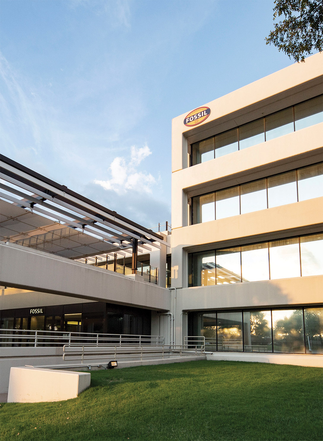 [MISSING IMAGE: http://api.rkd.refinitiv.com/api/FilingsRetrieval3/.78960218.0001104659-24-059888img_fossil-4c.jpg.ashx]