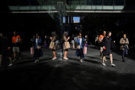 UPDATE 2-Australia retail sales up modestly in March, add little to first-quarter growth